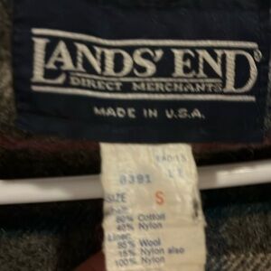 Lands End Women’s winter coat with hood. Size small. Water resistant.